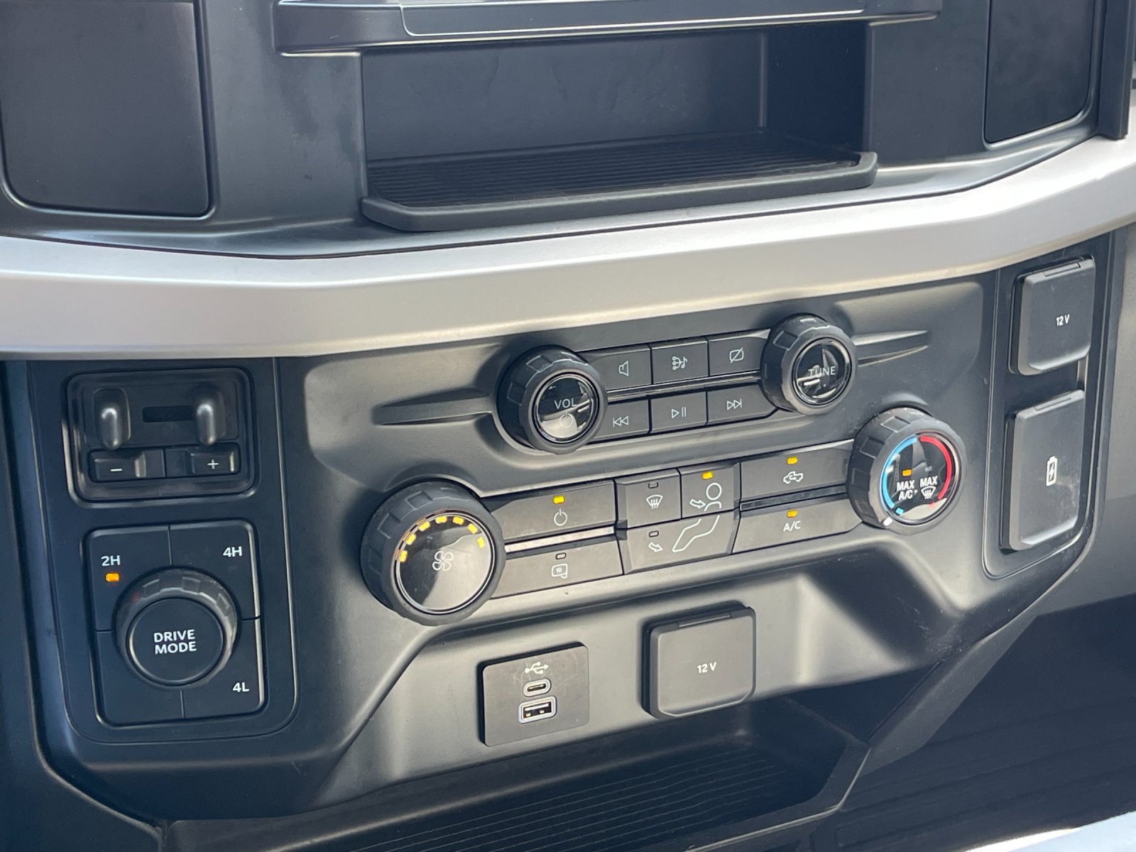 Used 2024 White Ford XL image 21