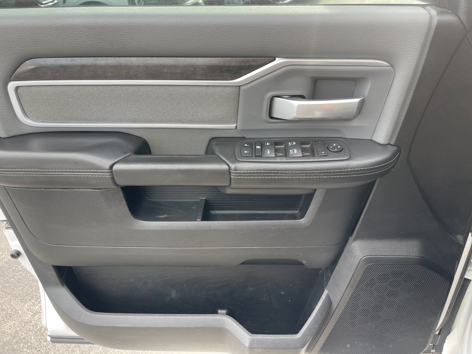 Used 2022 White Ram Big Horn image 12