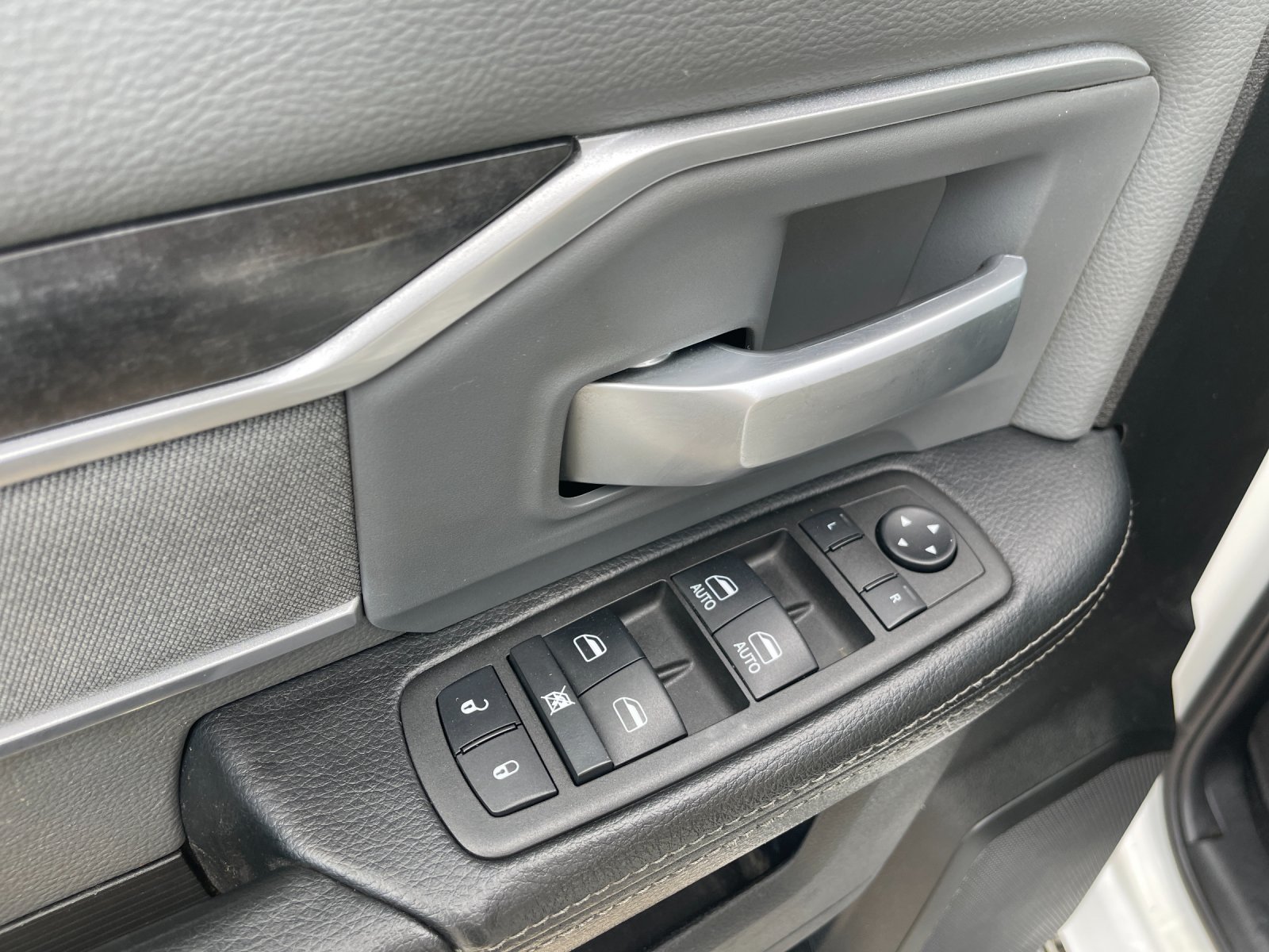 Used 2022 White Ram Big Horn image 13
