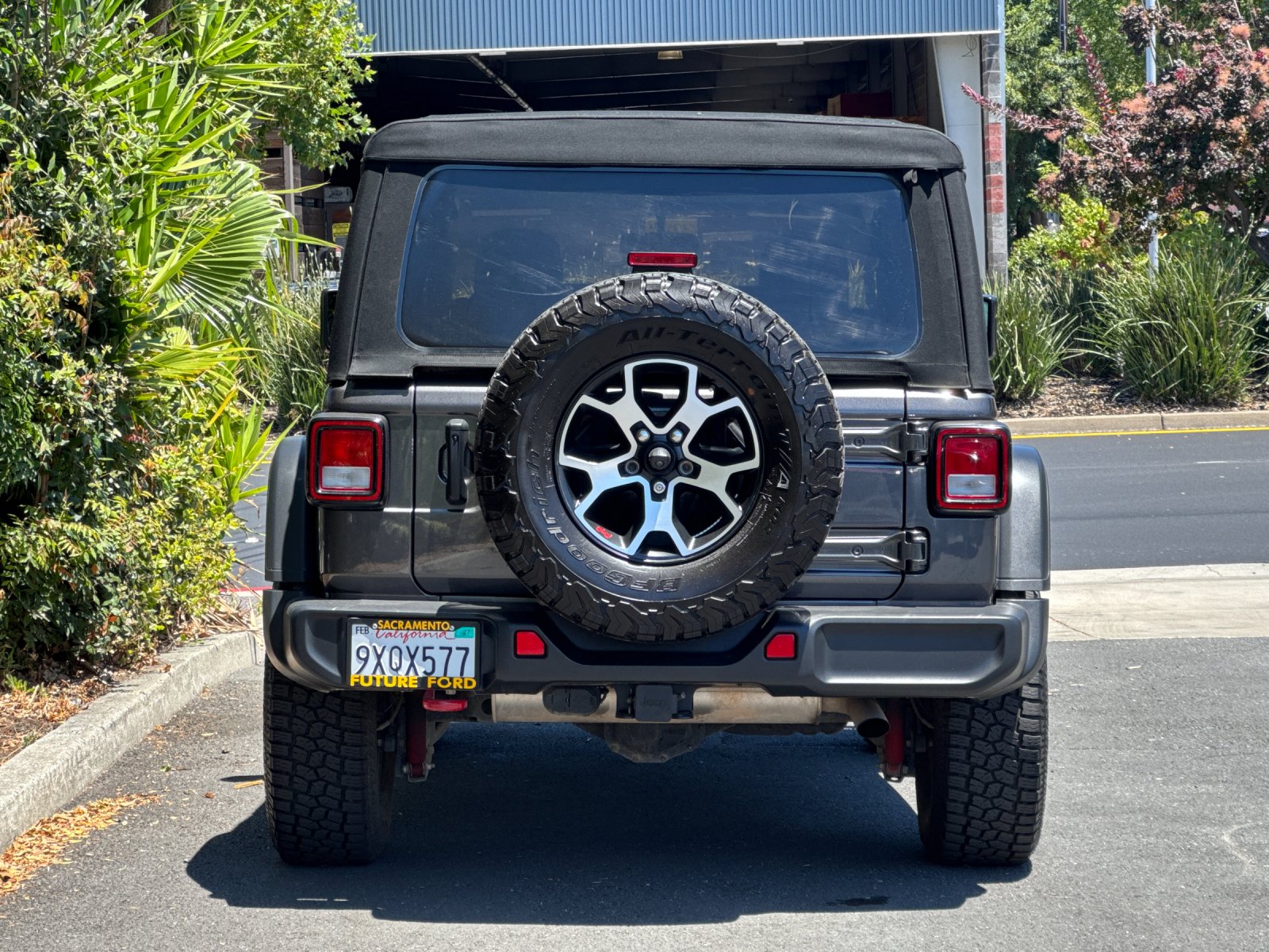 Used 2020 Gray Jeep Rubicon image 5