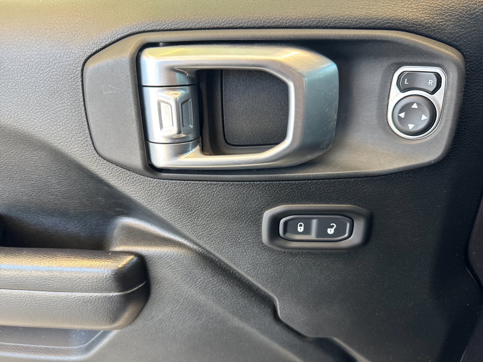 Used 2020 Gray Jeep Rubicon image 11
