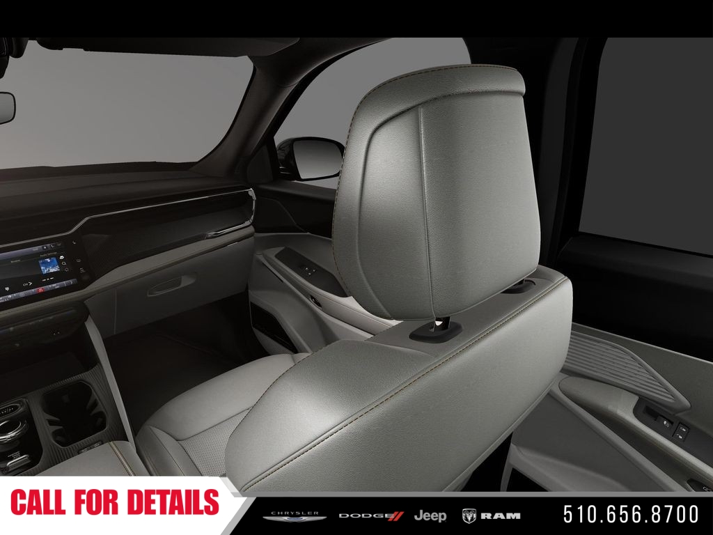 New 2026 Bright White Clear-Coat Exterior Paint Jeep Limited image 19