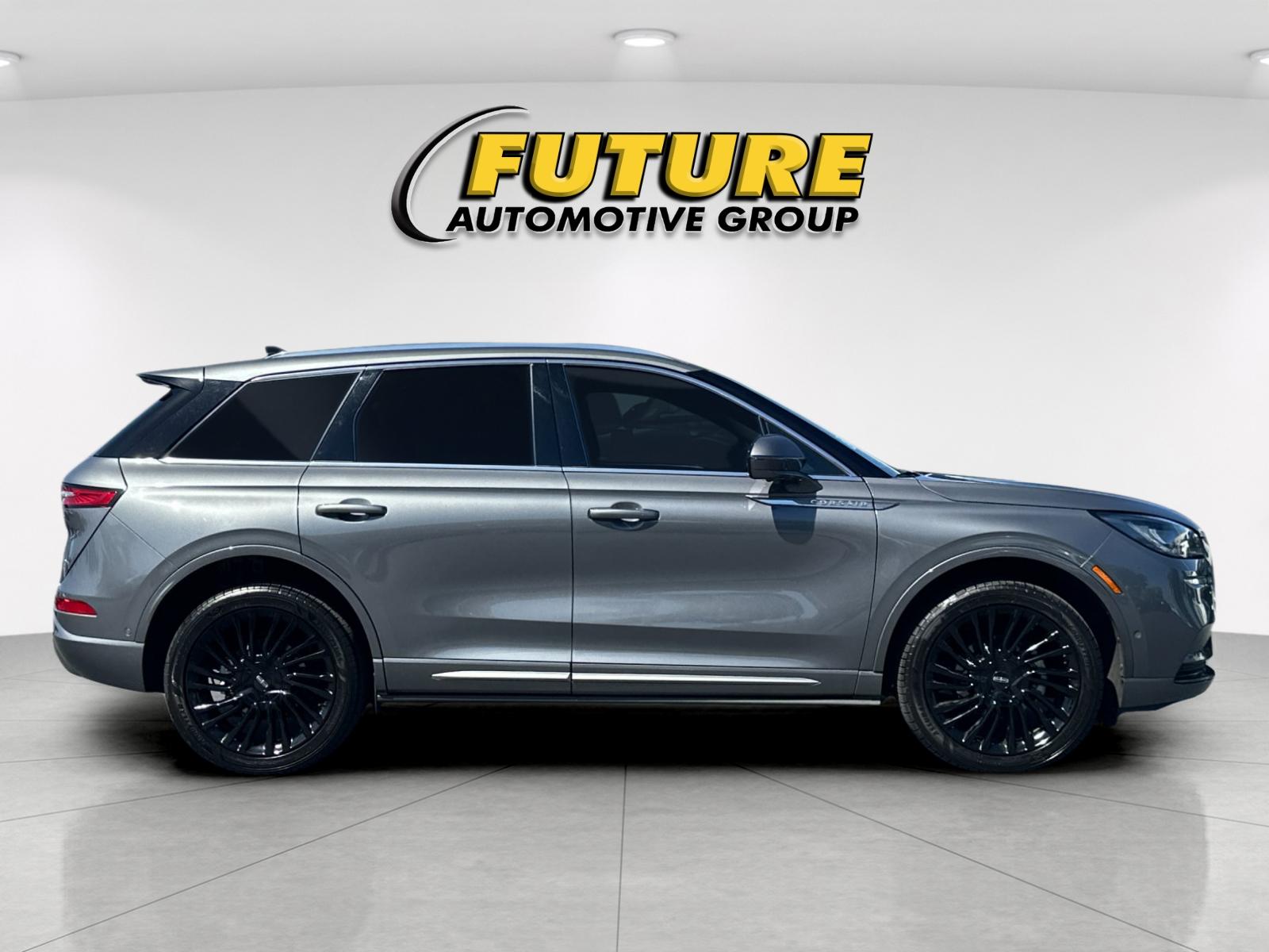 Used 2022 Gray Lincoln Reserve image 2