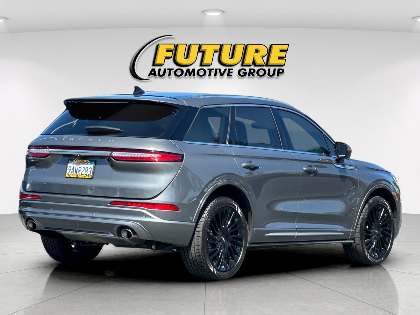 Used 2022 Gray Lincoln Reserve image 3