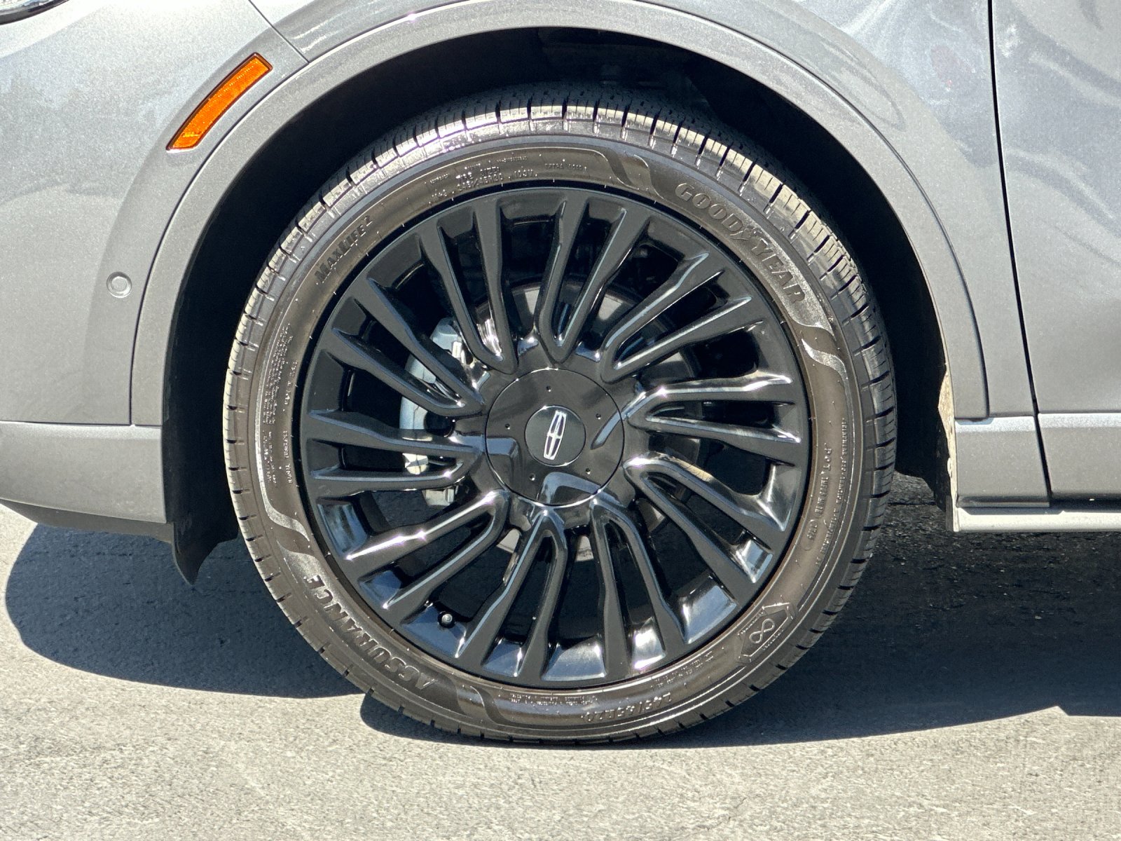 Used 2022 Gray Lincoln Reserve image 25