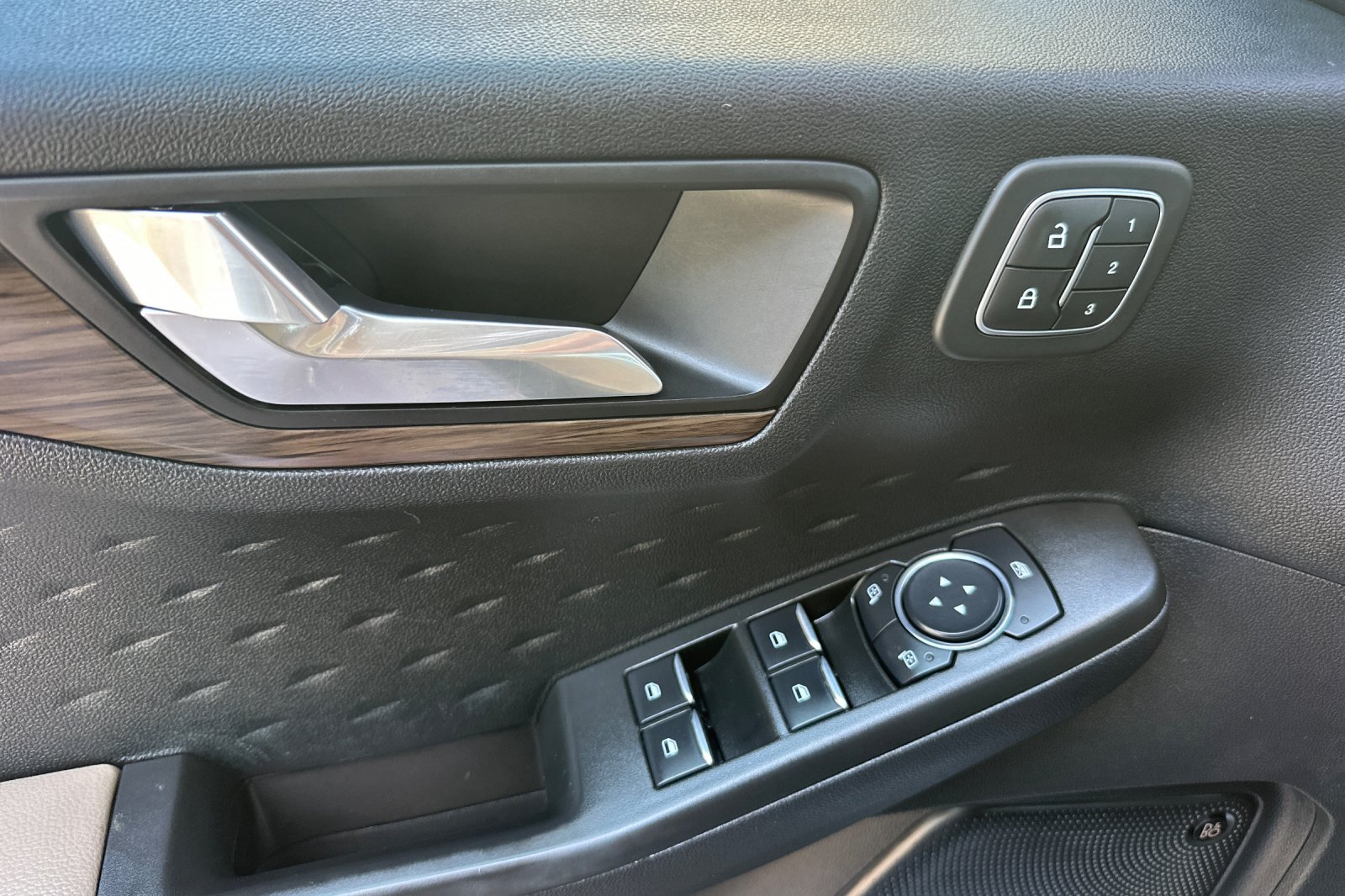 Used 2020 Silver Ford Titanium Hybrid image 10