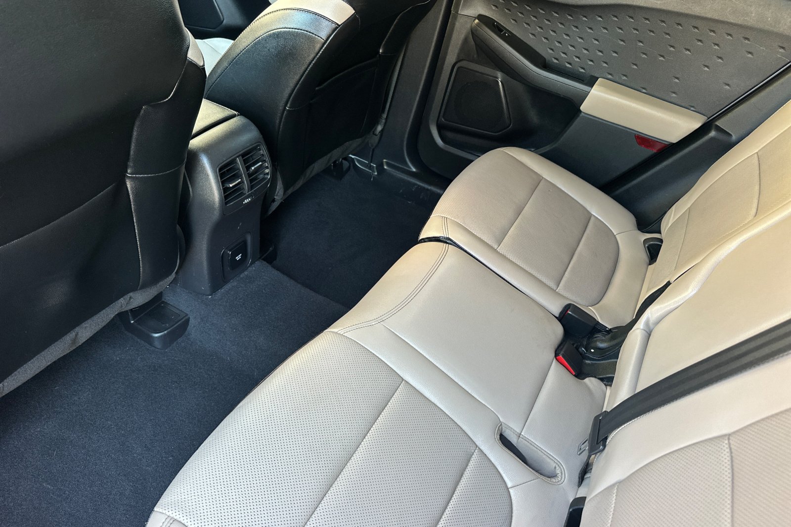 Used 2020 Silver Ford Titanium Hybrid image 11