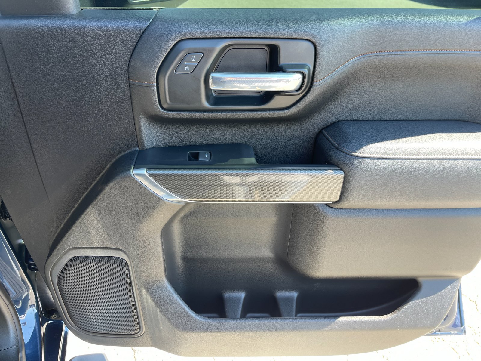 Used 2023 Blue GMC AT4 image 18