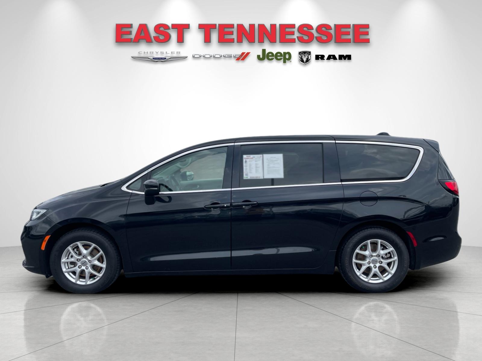 Used 2023 Black Chrysler Touring L image 6