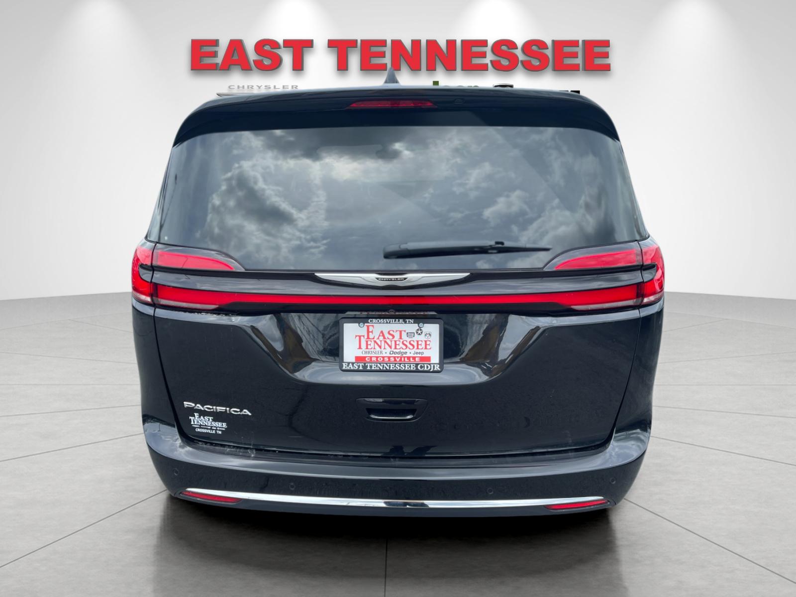 Used 2023 Black Chrysler Touring L image 4