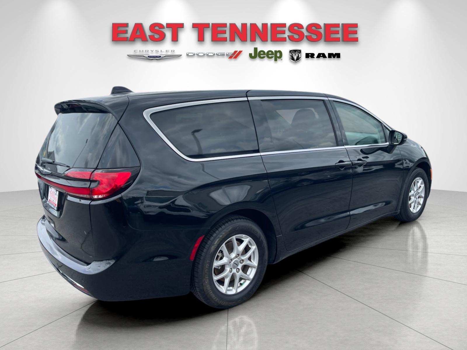 Used 2023 Black Chrysler Touring L image 3