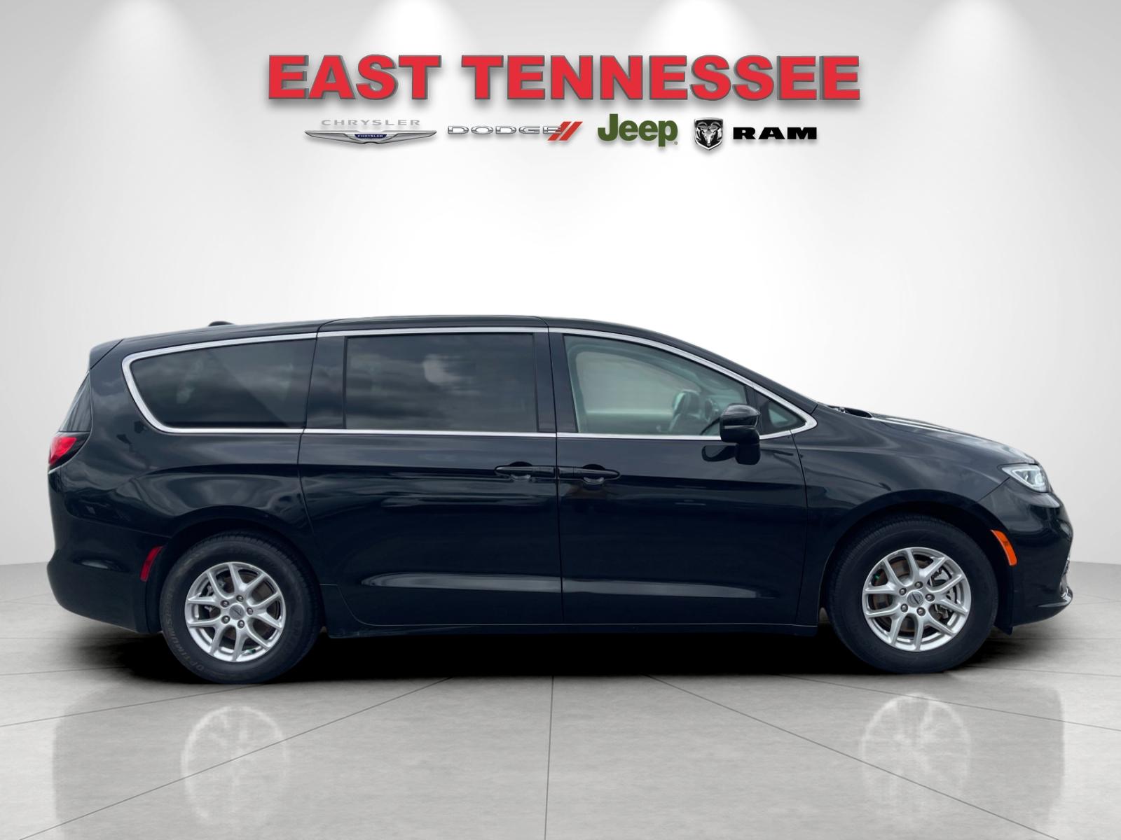 Used 2023 Black Chrysler Touring L image 2