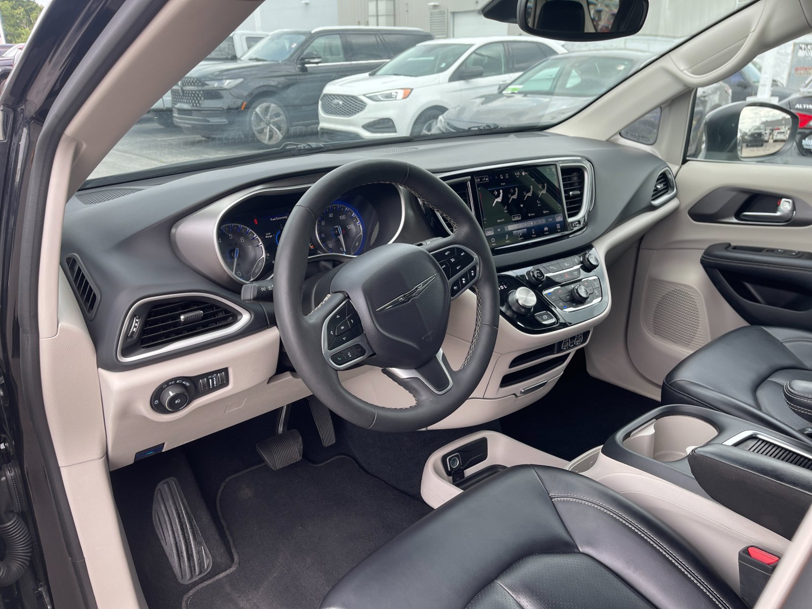 Used 2023 Black Chrysler Touring L image 11