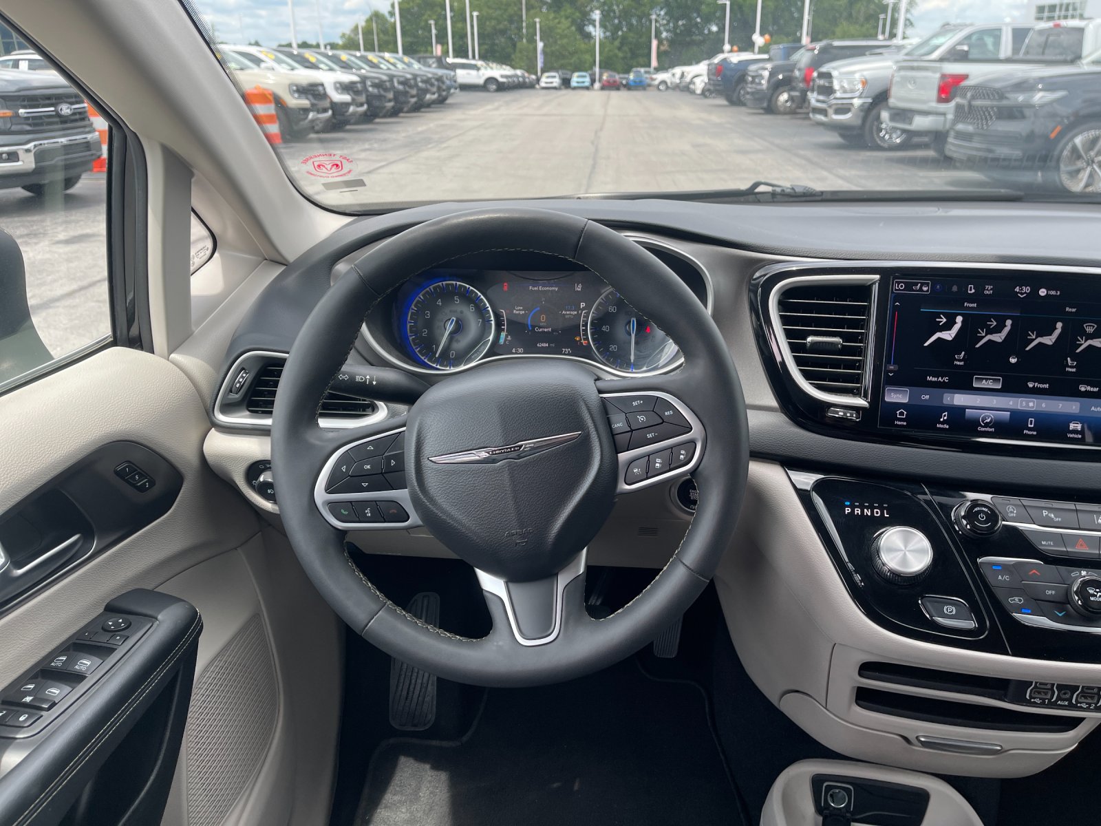 Used 2023 Black Chrysler Touring L image 16