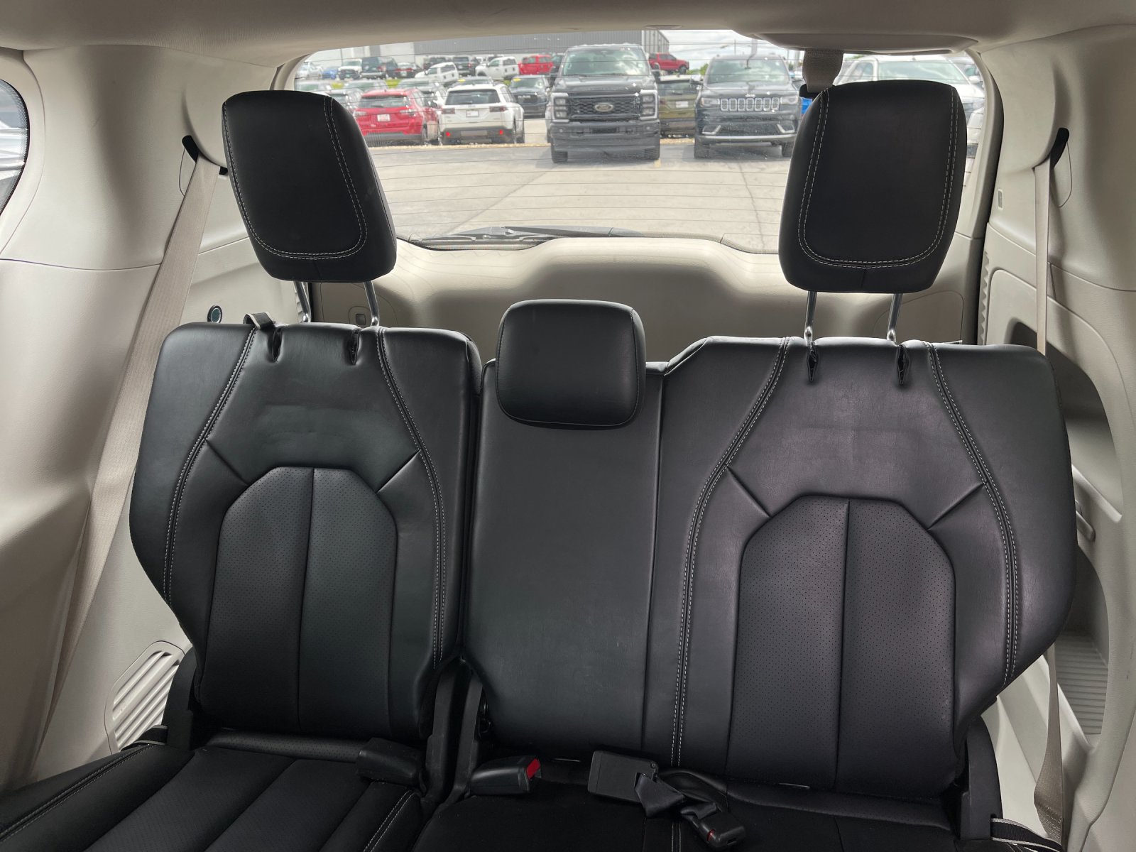 Used 2023 Black Chrysler Touring L image 17