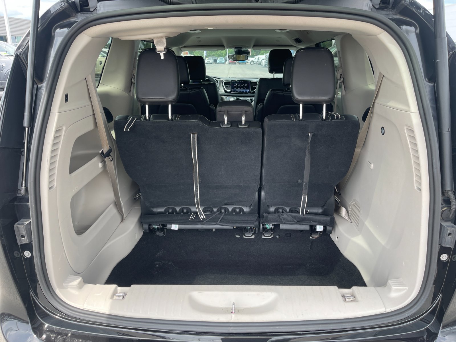 Used 2023 Black Chrysler Touring L image 18