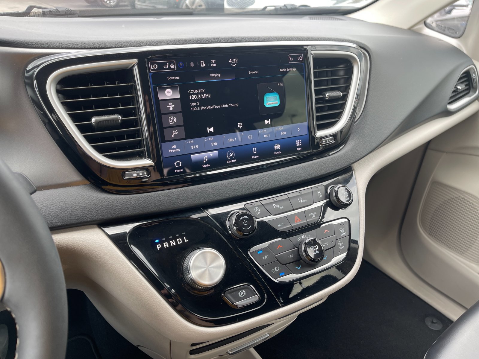 Used 2023 Black Chrysler Touring L image 21