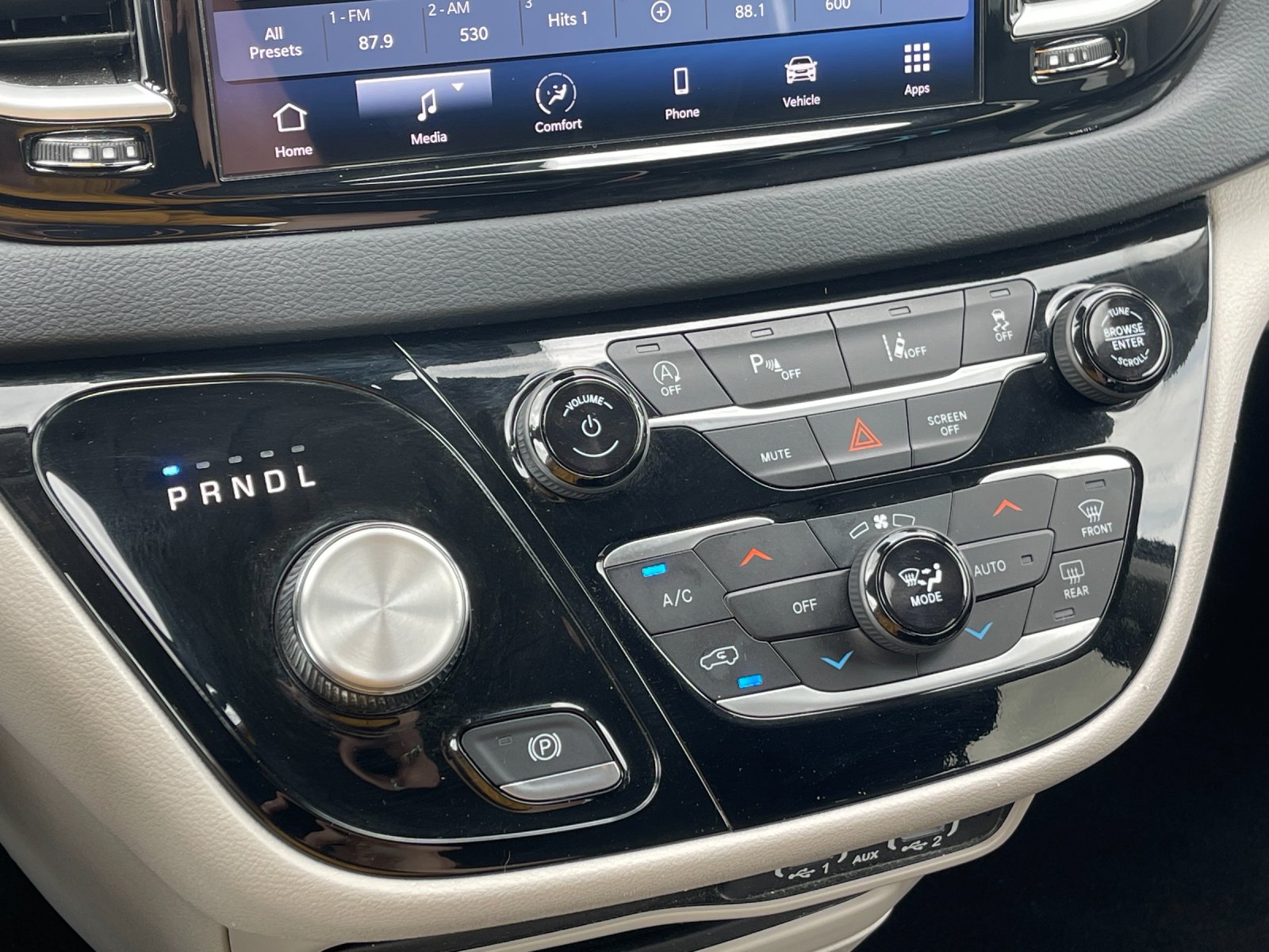 Used 2023 Black Chrysler Touring L image 23