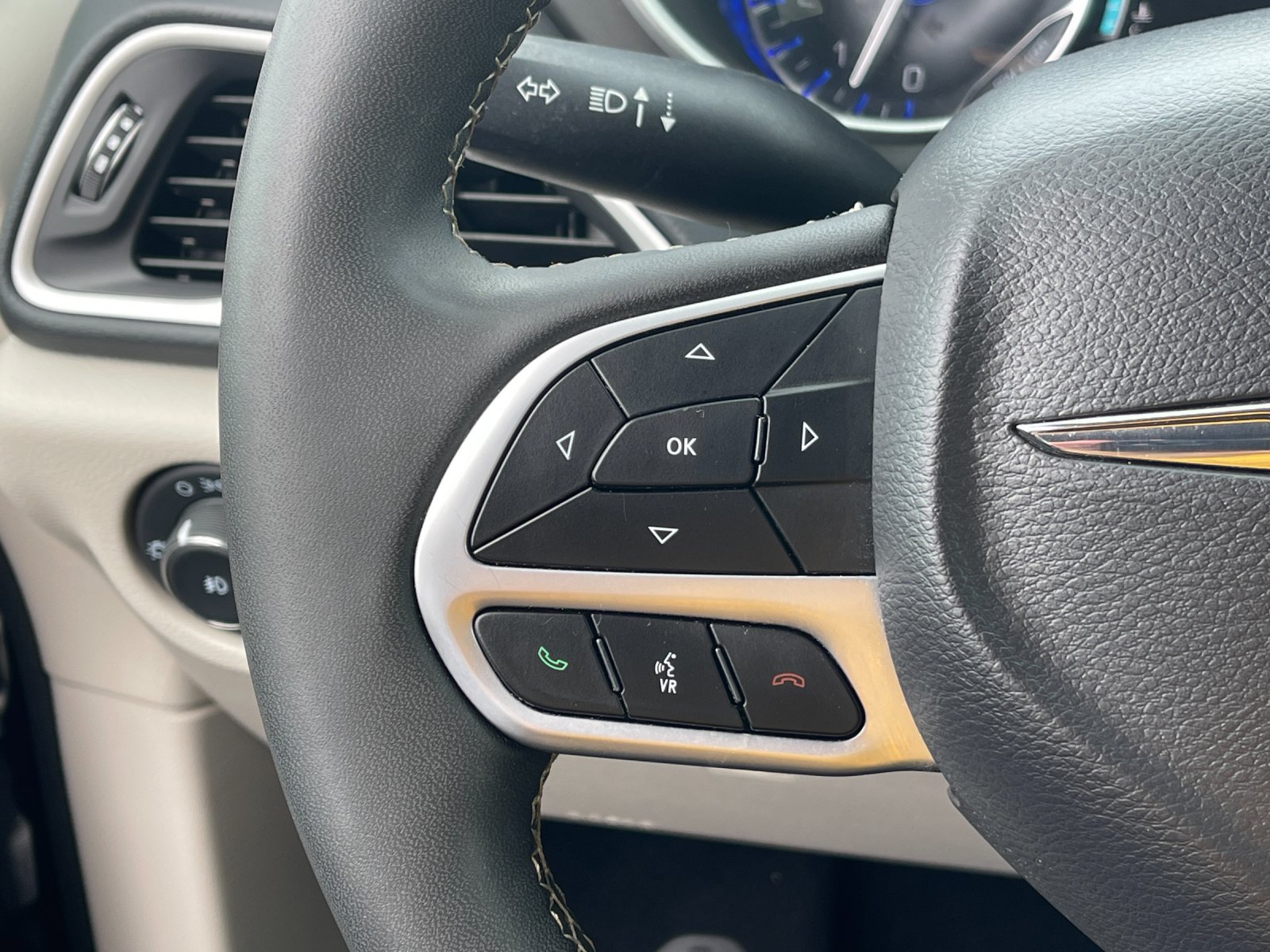 Used 2023 Black Chrysler Touring L image 27