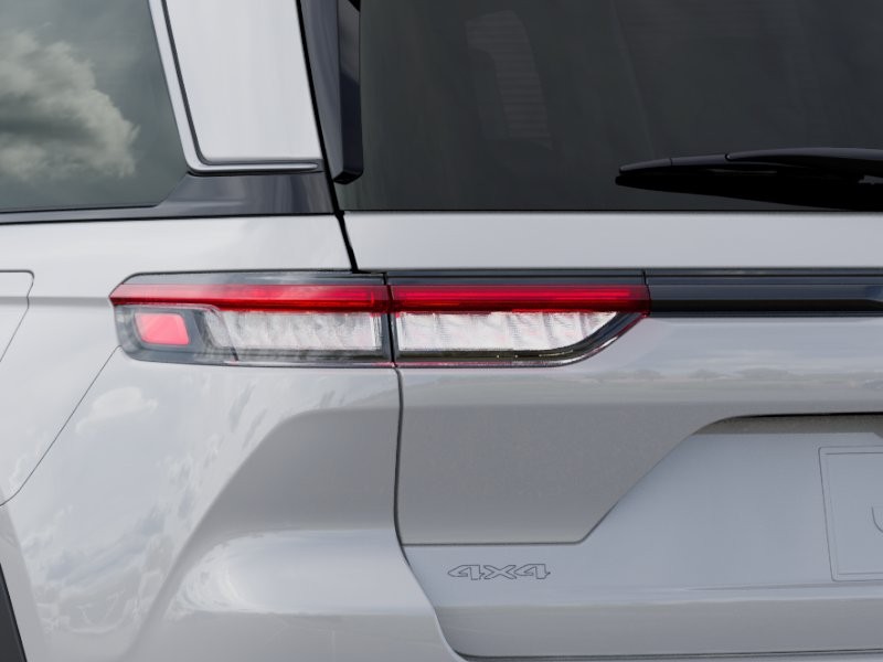 New 2026 Bright White Clear-Coat Exterior Paint Jeep Limited image 9