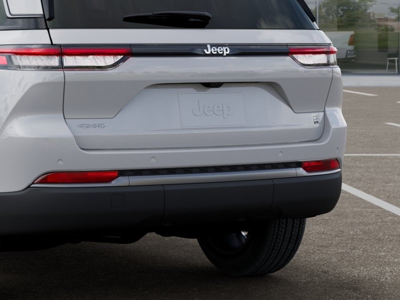 New 2026 Bright White Clear-Coat Exterior Paint Jeep Limited image 39