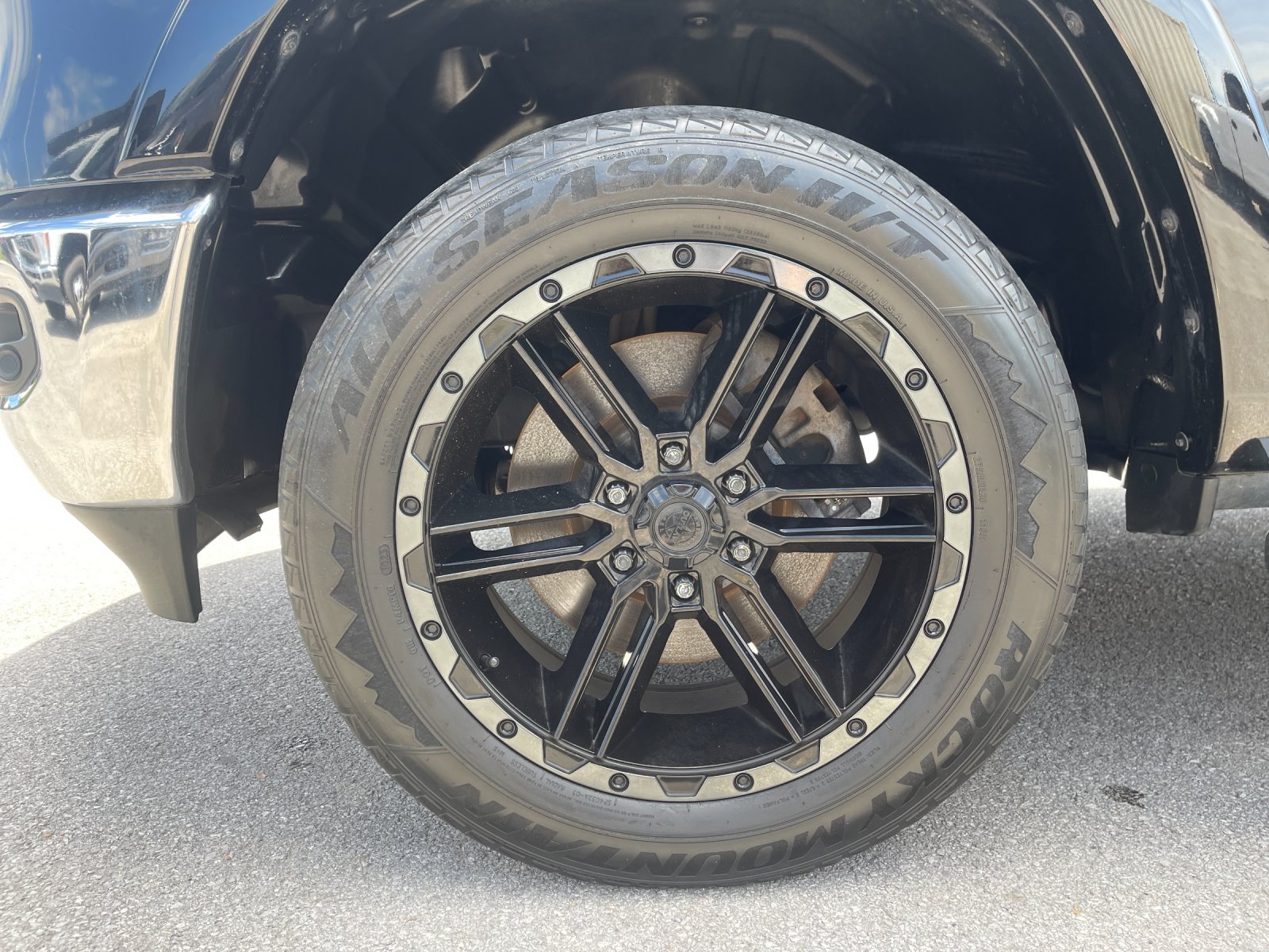 Used 2019 Black Ram Laramie image 29