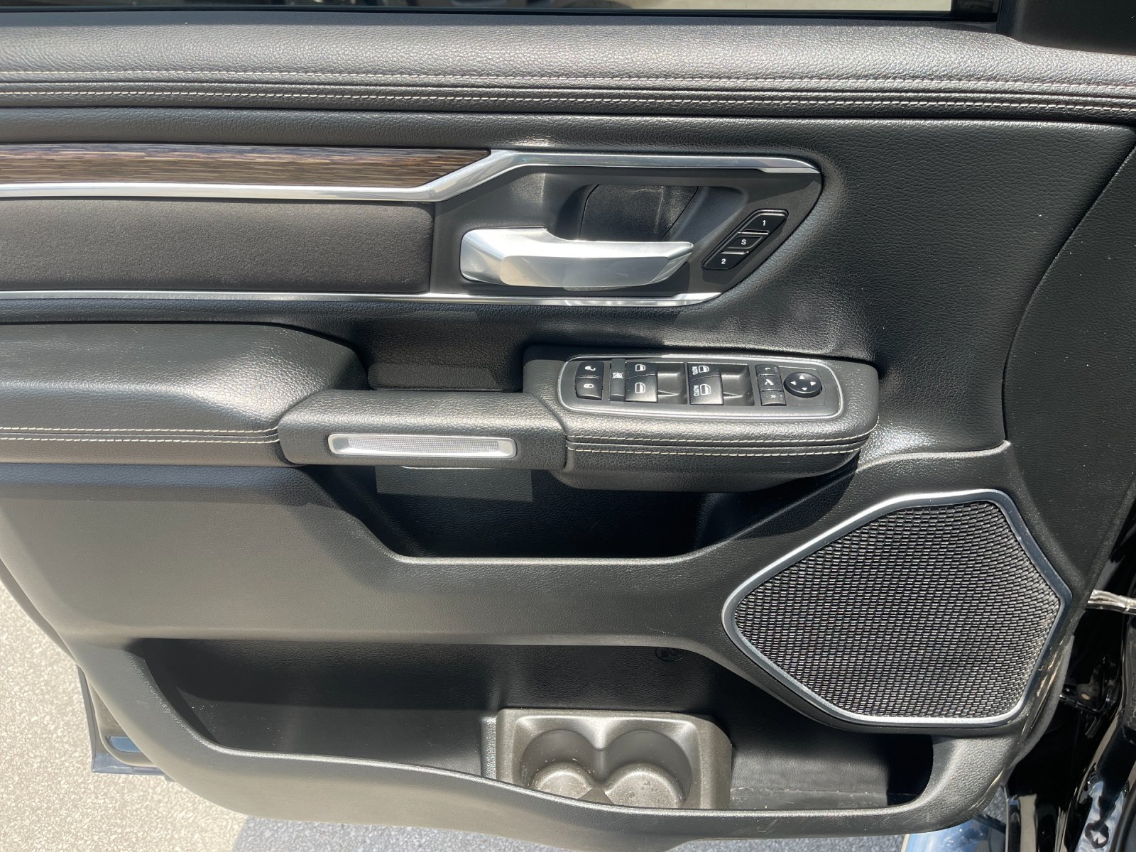 Used 2019 Black Ram Laramie image 12