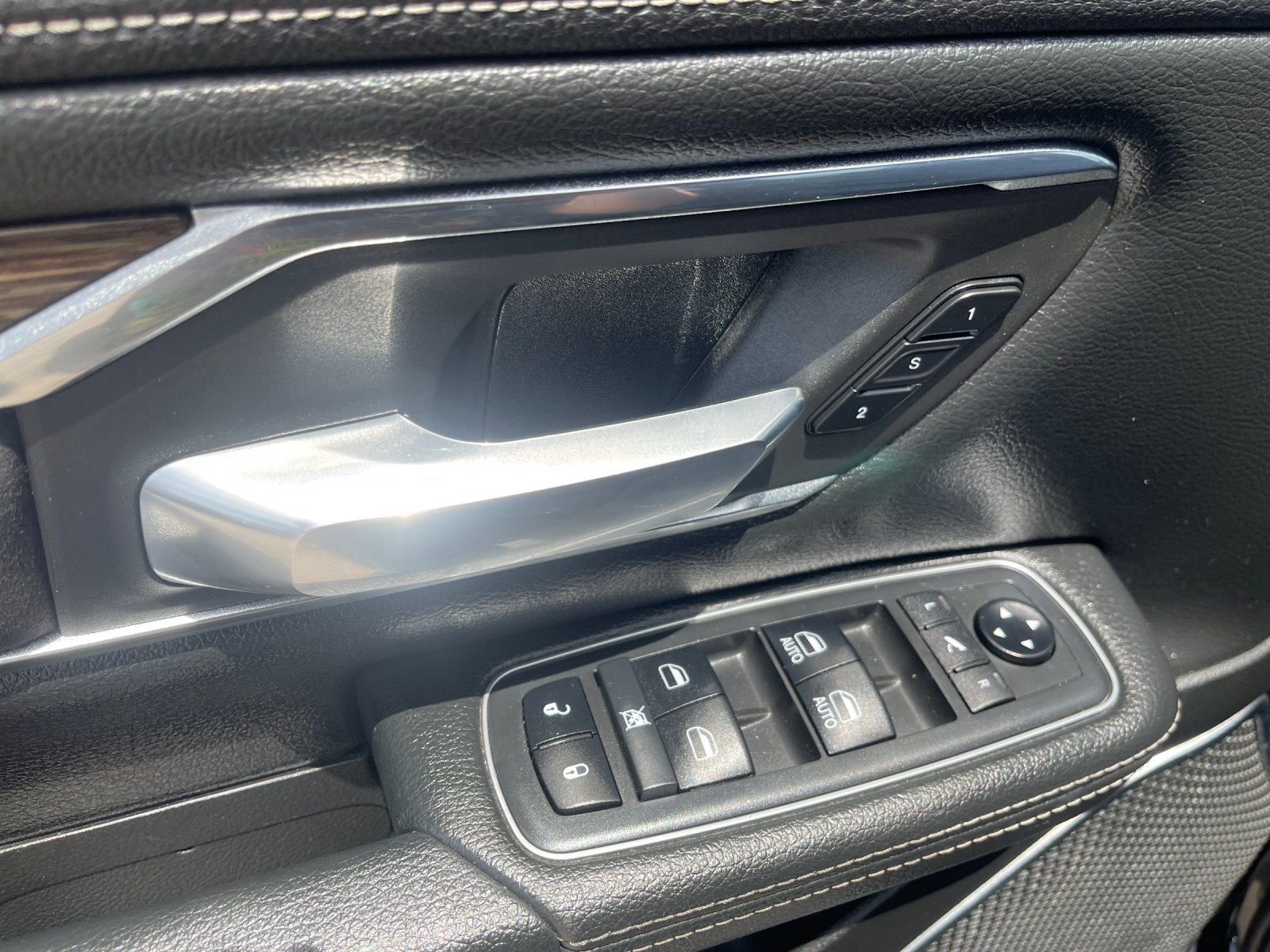Used 2019 Black Ram Laramie image 13