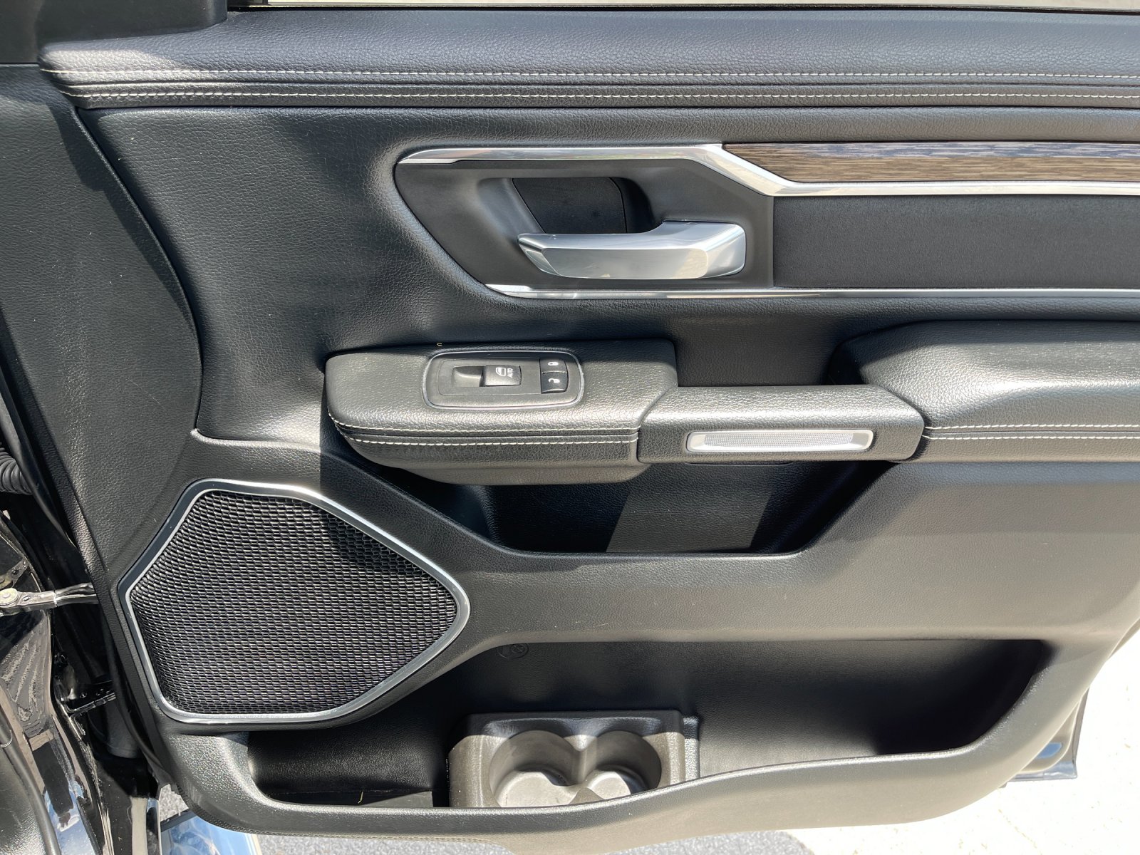 Used 2019 Black Ram Laramie image 18