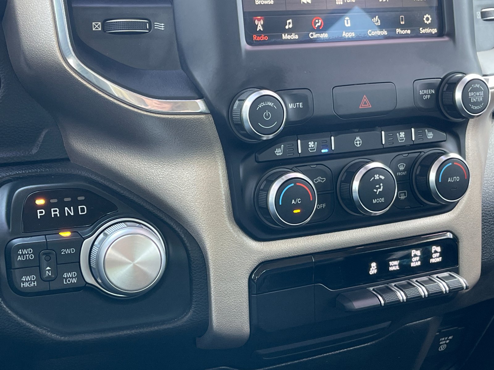 Used 2019 Black Ram Laramie image 20