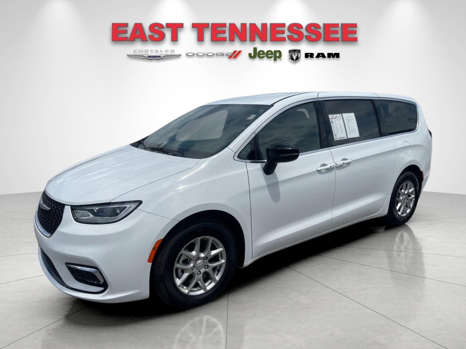 Used 2026 White Chrysler Select image 7
