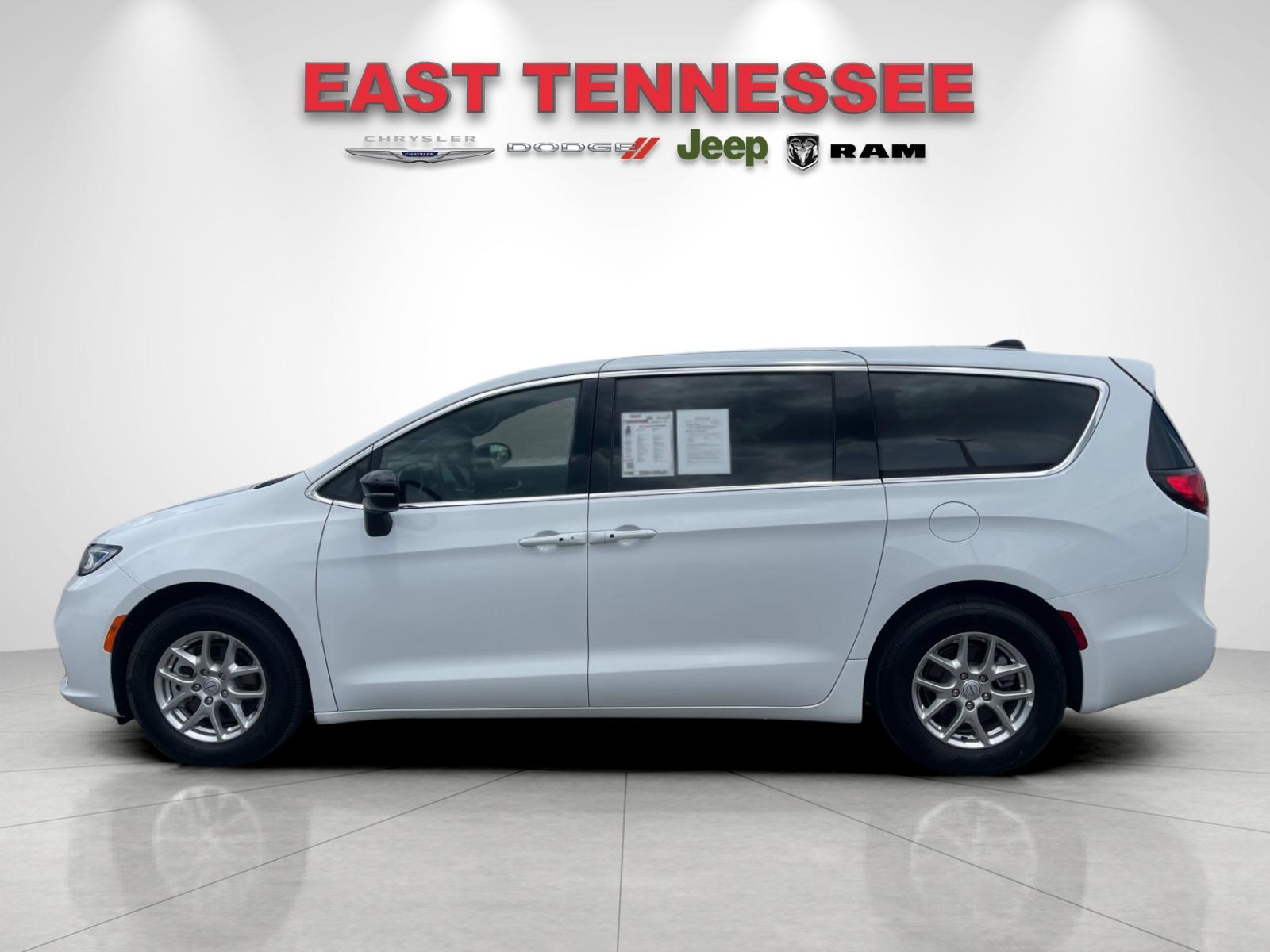 Used 2026 White Chrysler Select image 6