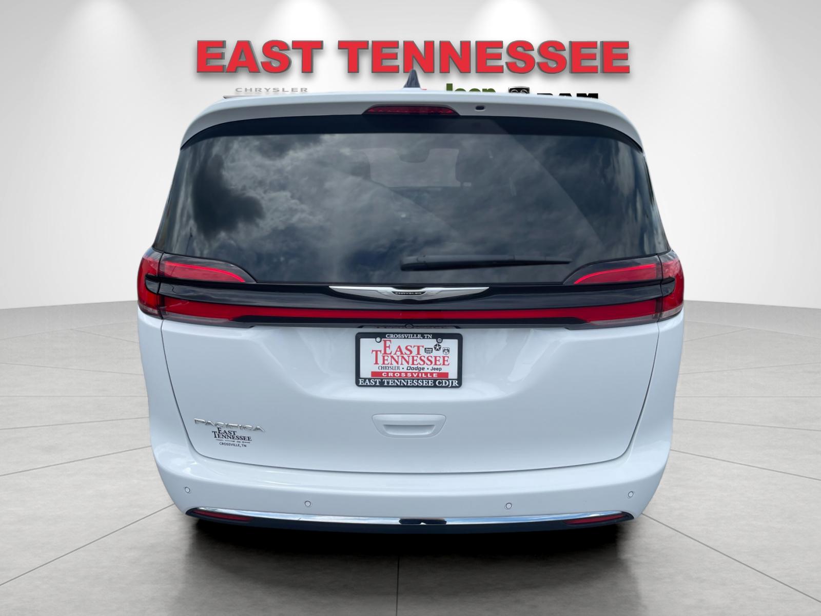 Used 2026 White Chrysler Select image 4