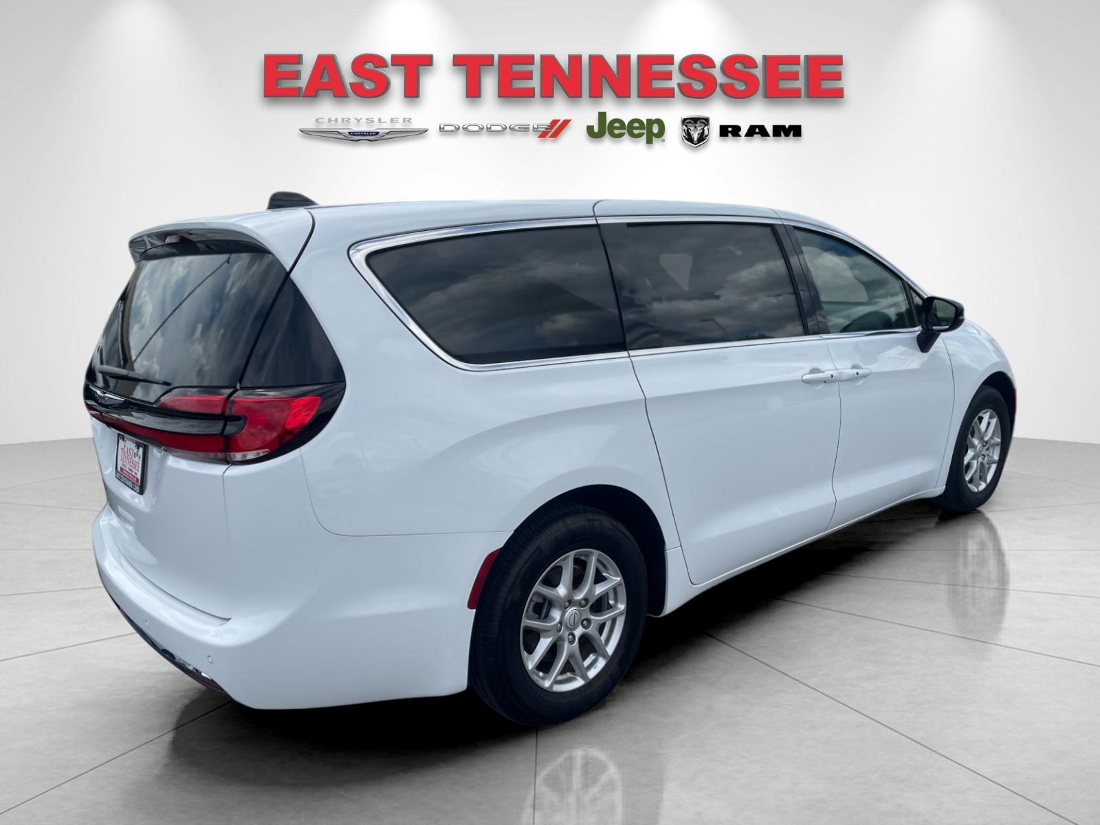 Used 2026 White Chrysler Select image 3