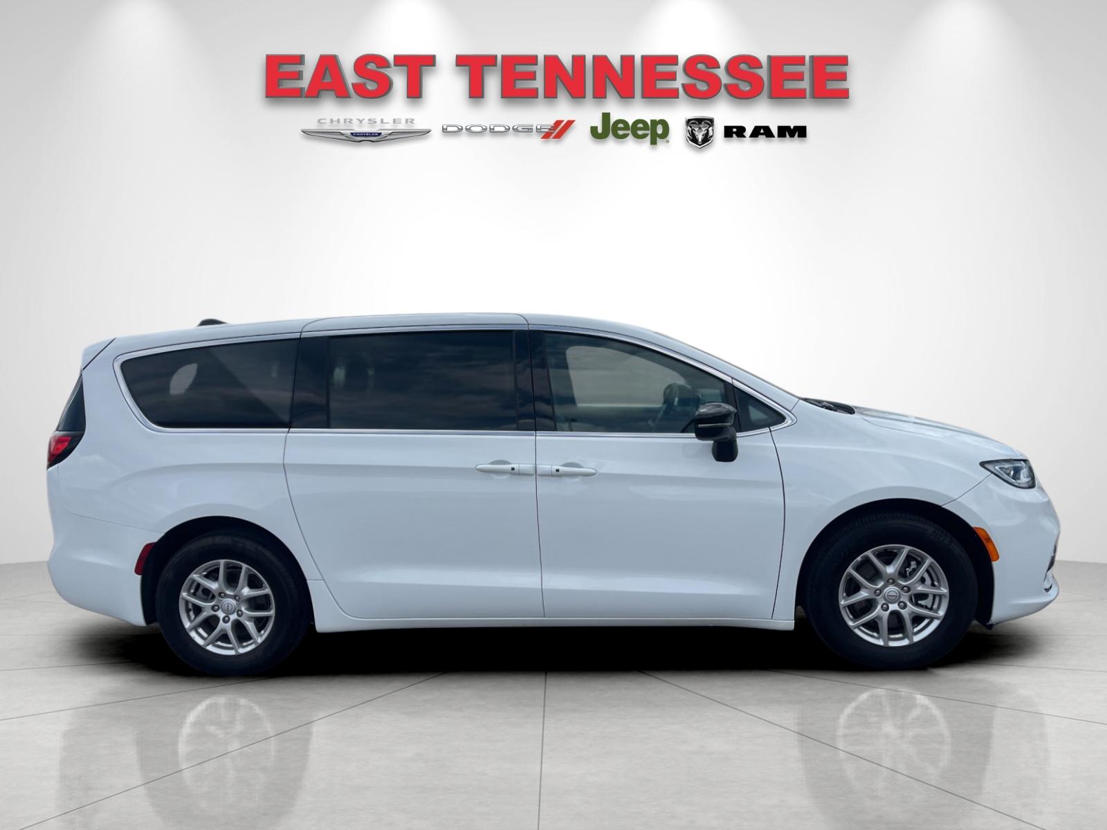 Used 2026 White Chrysler Select image 2