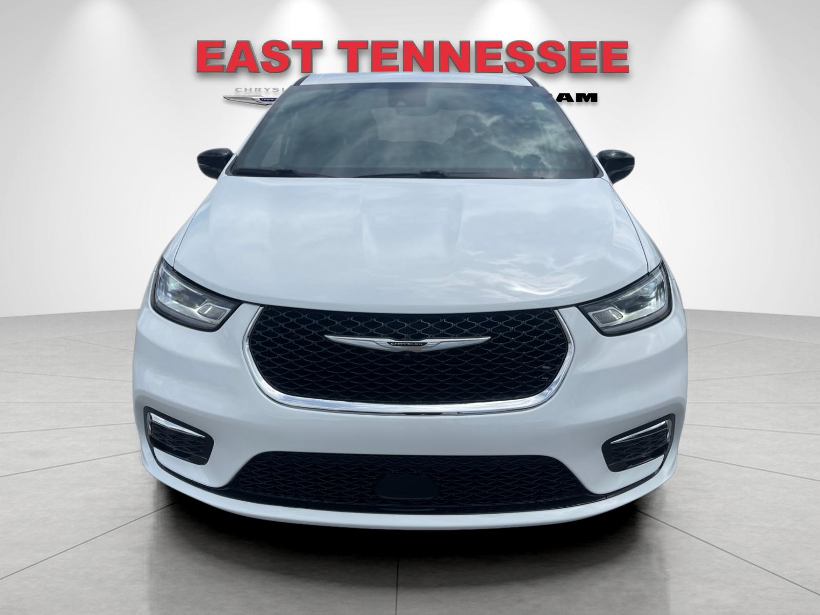 Used 2026 White Chrysler Select image 9