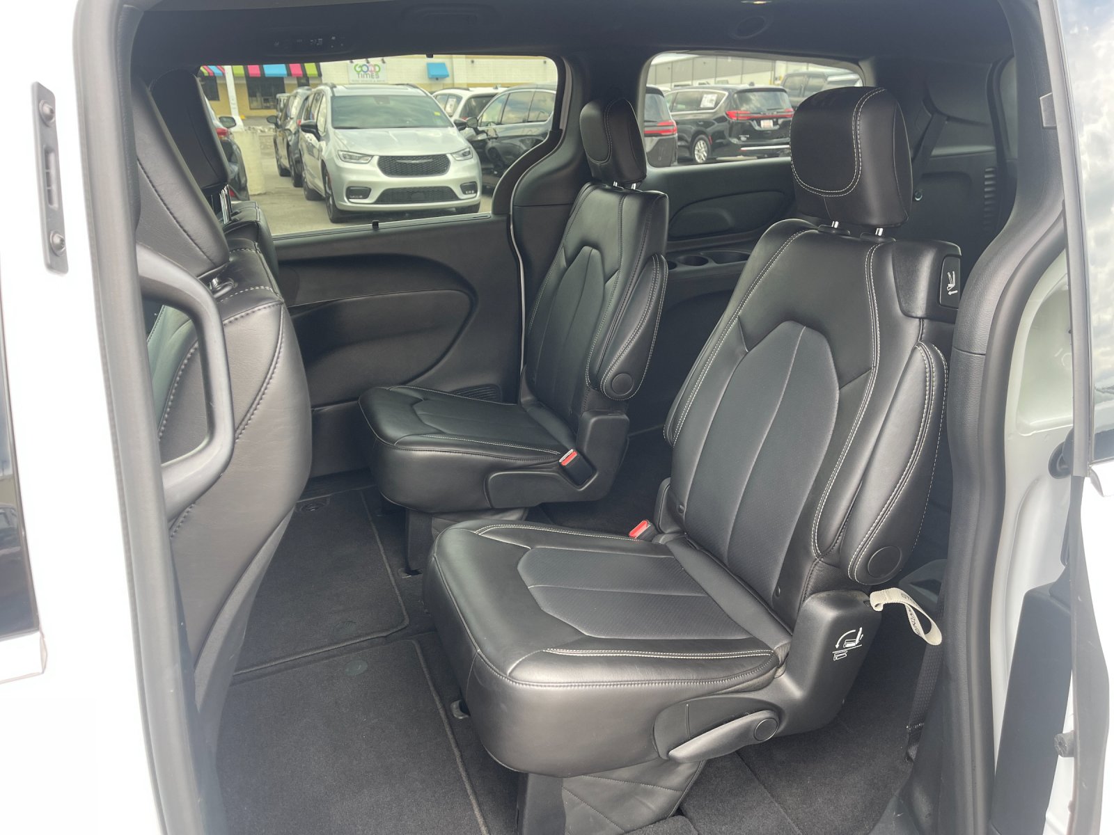 Used 2026 White Chrysler Select image 14