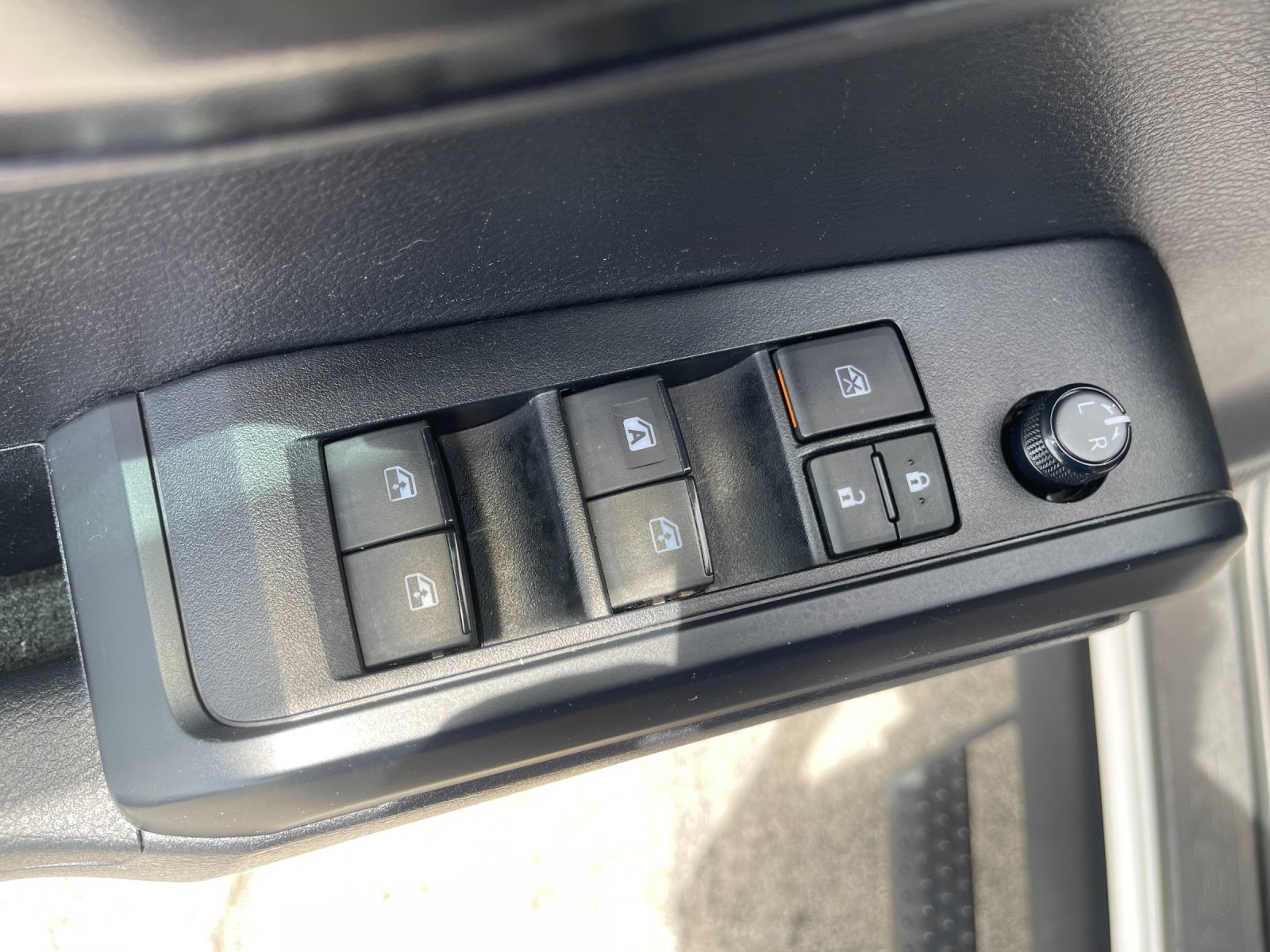 Used 2022 White Toyota SR image 13
