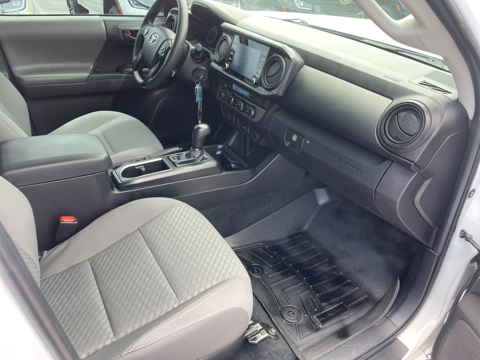Used 2022 White Toyota SR image 18