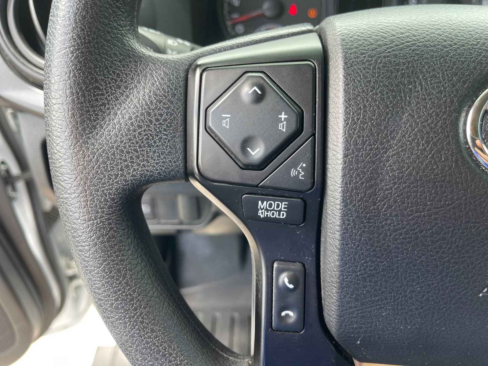 Used 2022 White Toyota SR image 27