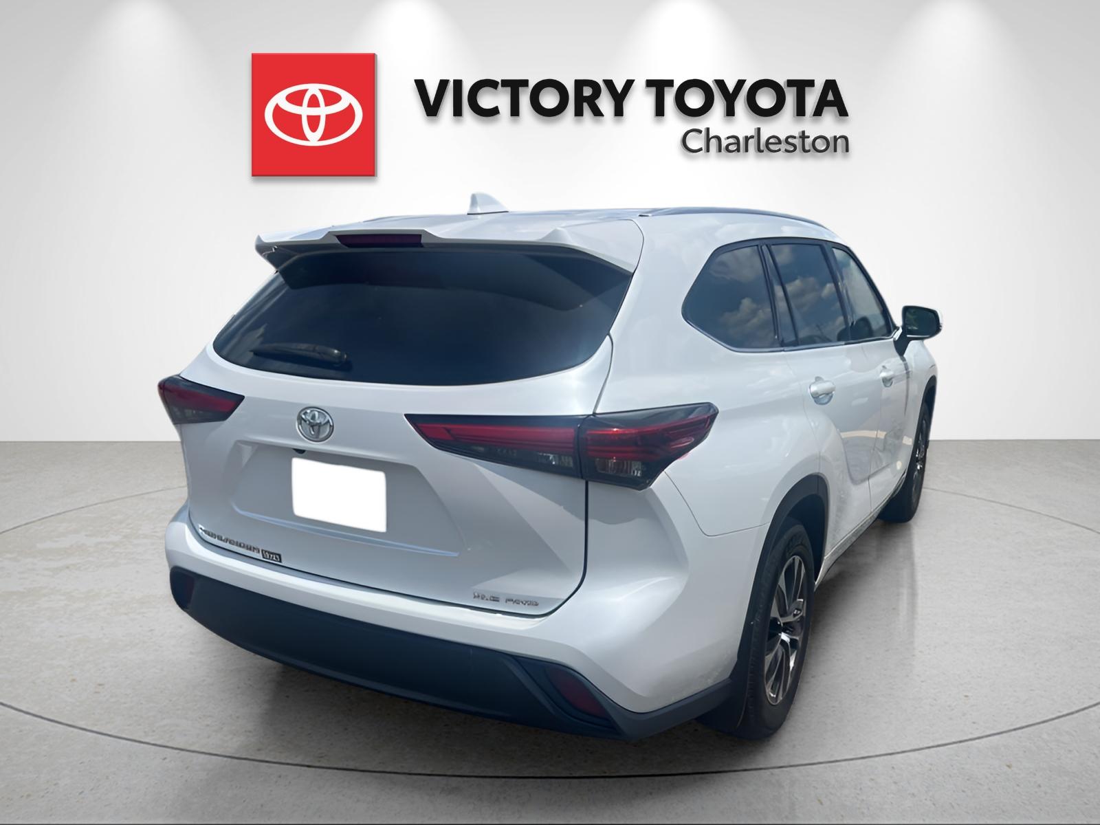 Used 2022 Beige Toyota XLE image 7