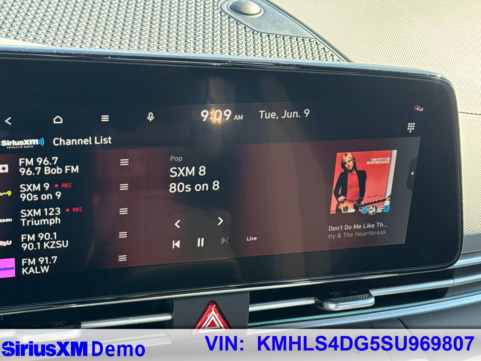 Used 2025 Gray Hyundai SEL Convenience image 26