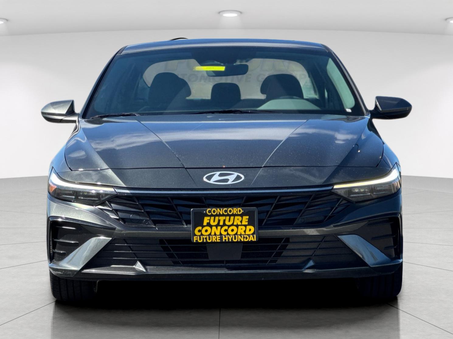 Used 2025 Gray Hyundai SEL Convenience image 8