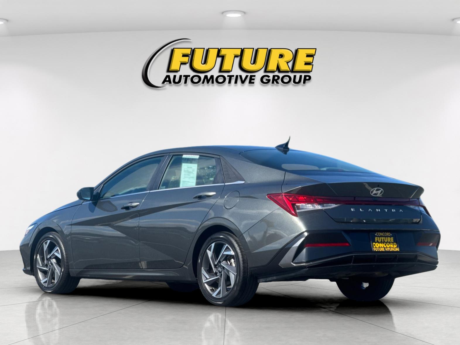 Used 2025 Gray Hyundai SEL Convenience image 5