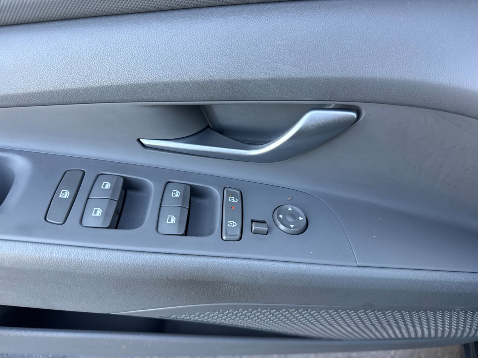 Used 2025 Gray Hyundai SEL Convenience image 10