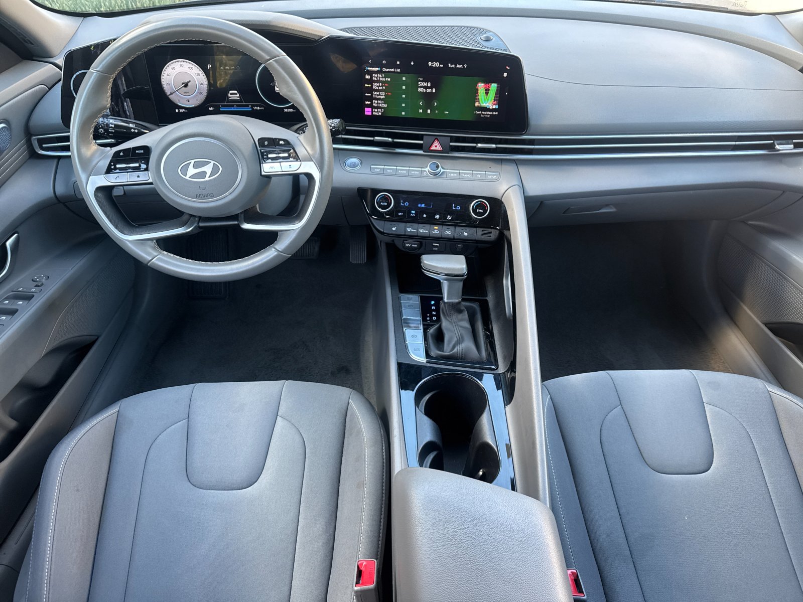 Used 2025 Gray Hyundai SEL Convenience image 12