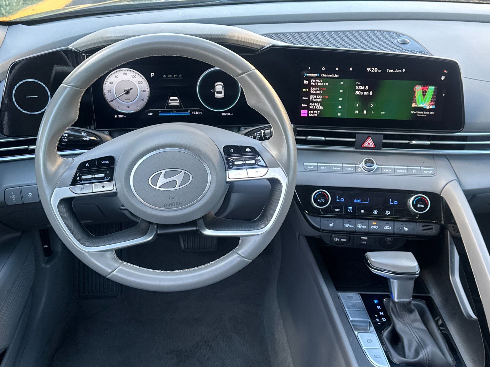 Used 2025 Gray Hyundai SEL Convenience image 13