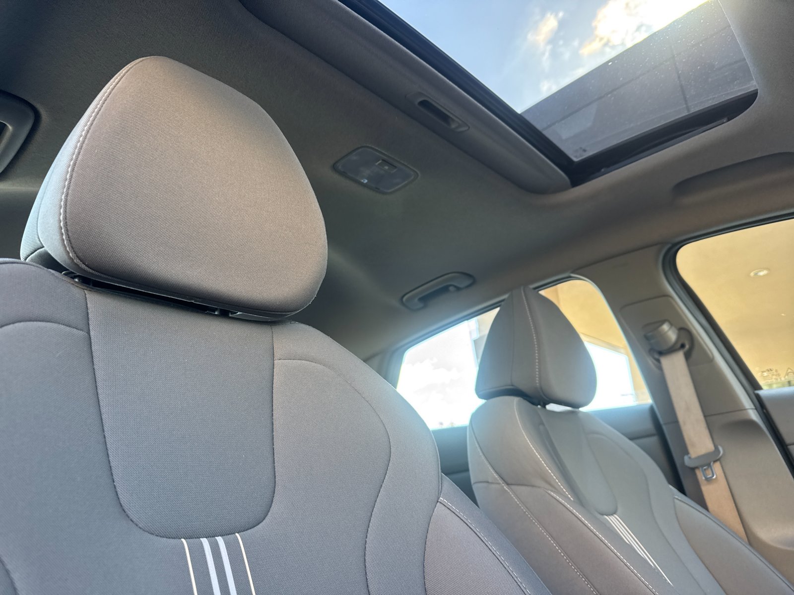 Used 2025 Gray Hyundai SEL Convenience image 15