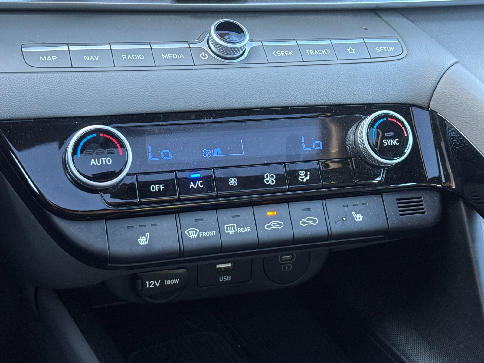 Used 2025 Gray Hyundai SEL Convenience image 18