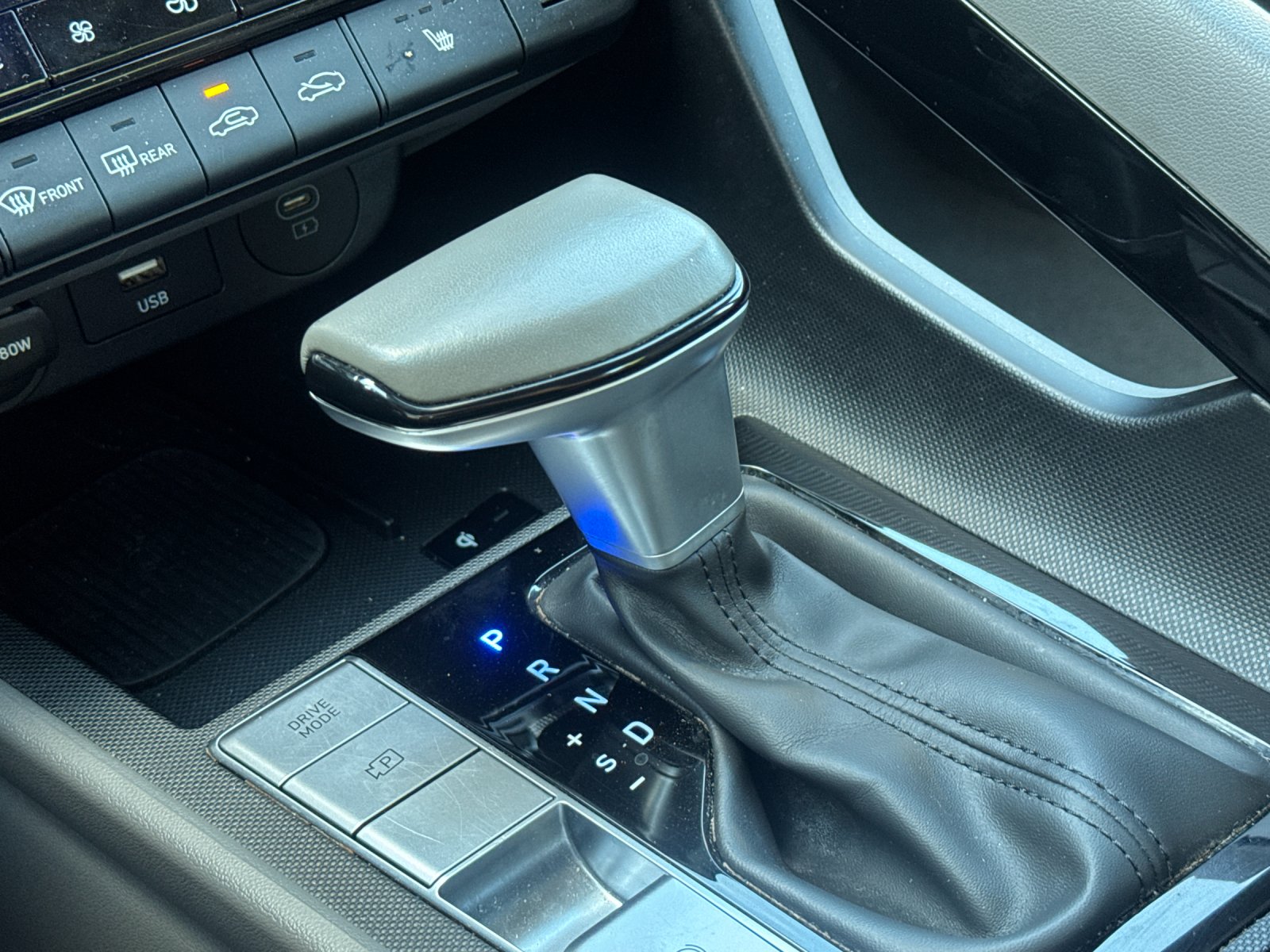 Used 2025 Gray Hyundai SEL Convenience image 19